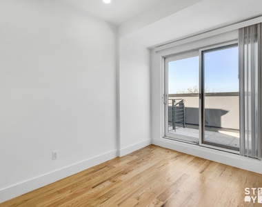 735 Greene Avenue - Photo Thumbnail 7