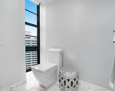 5500 Collins Ave - Photo Thumbnail 25