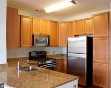 1633 N Colonial Ter #402 - Photo Thumbnail 9