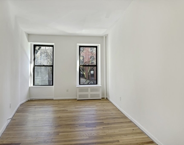 876 Lexington Avenue - Photo Thumbnail 0