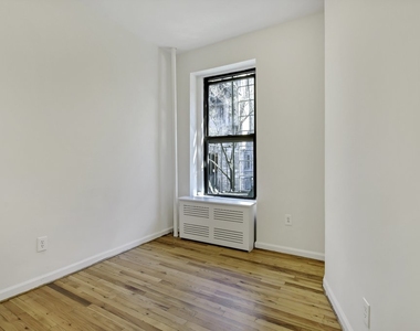 876 Lexington Avenue - Photo Thumbnail 2