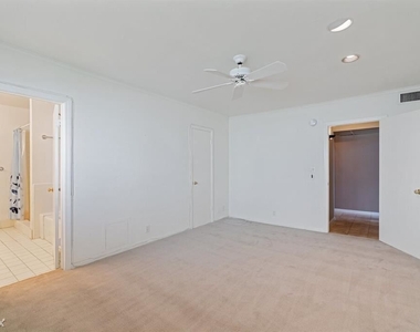 8380 Waring Ave Apt 302 - Photo Thumbnail 10