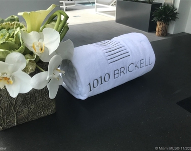 1010 Brickell Ave Unit 1706 - Photo Thumbnail 11