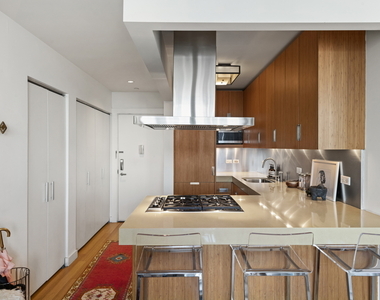 450 West 17th Street - Photo Thumbnail 5