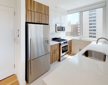 775 Columbus Avenue - Photo Thumbnail 4