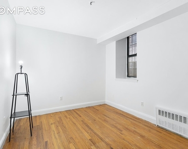 471 VANDERBILT AVENUE - Photo Thumbnail 4