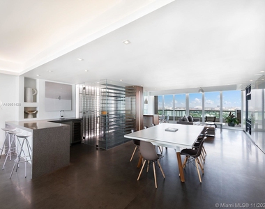 1643 Brickell Ave - Photo Thumbnail 1