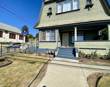 604 Douglas St - Photo Thumbnail 1