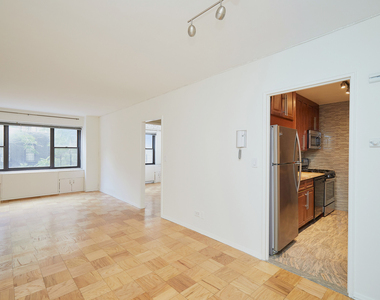 345 East 80th Street - Photo Thumbnail 2