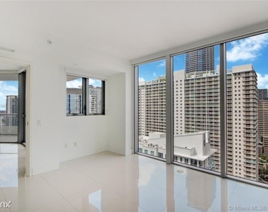 1300 Brickell Bay Dr - Photo Thumbnail 6