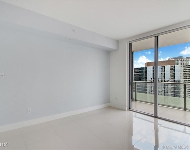 1300 Brickell Bay Dr - Photo Thumbnail 9