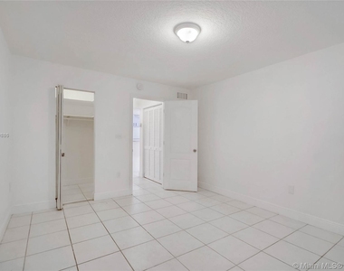 720 Collins Ave - Photo Thumbnail 7