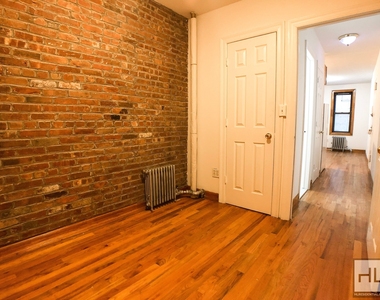 258 West 15 Street - Photo Thumbnail 3