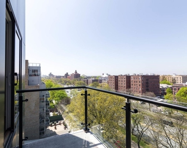 581 Ocean Parkway - Photo Thumbnail 8