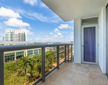 6039 Collins Ave - Photo Thumbnail 9