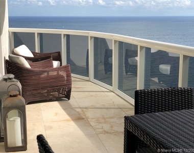 15901 Collins Ave - Photo Thumbnail 16