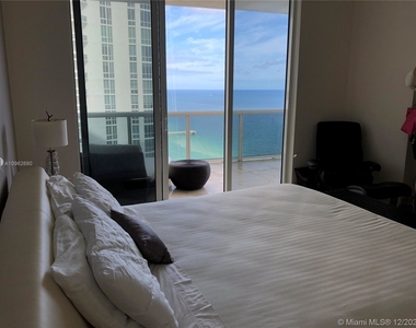 15901 Collins Ave - Photo Thumbnail 2