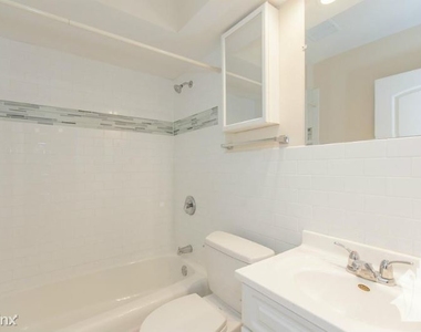 555 W Arlington Pl 309 - Photo Thumbnail 8