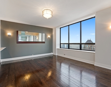 180 East Pearson Street - Photo Thumbnail 9