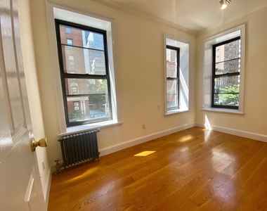 331 Lexington Avenue - Photo Thumbnail 5