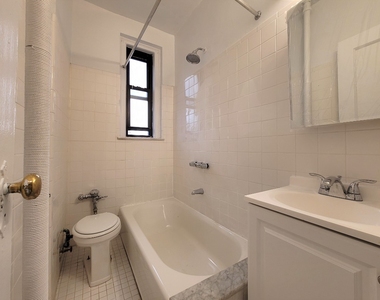 25-21 31st Ave - Photo Thumbnail 4