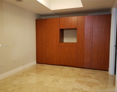 465 Brickell Ave - Photo Thumbnail 14