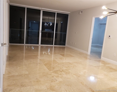 465 Brickell Ave - Photo Thumbnail 7