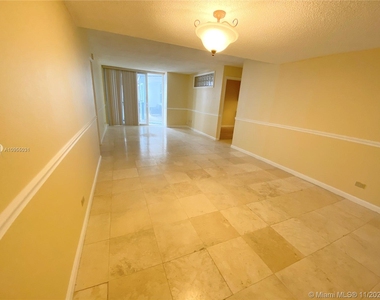 6039 Collins Ave - Photo Thumbnail 9