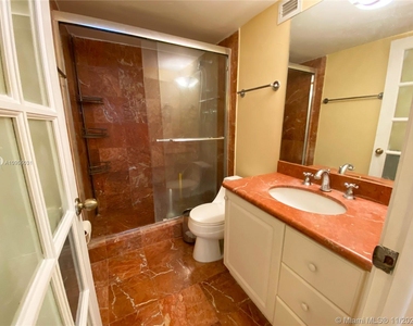 6039 Collins Ave - Photo Thumbnail 8