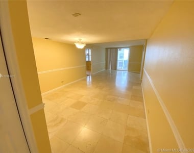 6039 Collins Ave - Photo Thumbnail 0