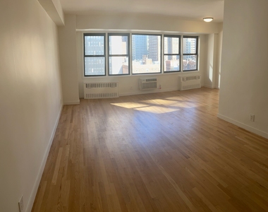 236 East 35th Street - Photo Thumbnail 6