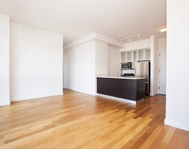 808 Columbus Avenue - Photo Thumbnail 5