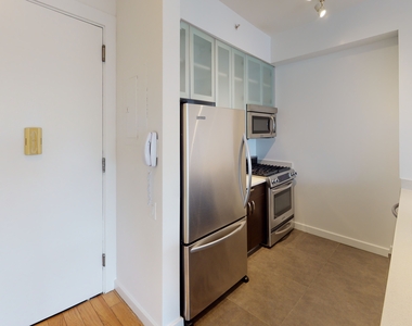 808 Columbus Avenue - Photo Thumbnail 7