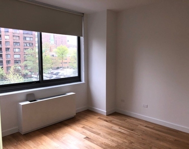 808 Columbus Avenue - Photo Thumbnail 7