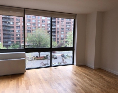 808 Columbus Avenue - Photo Thumbnail 5