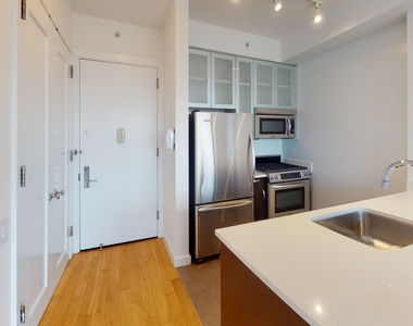 808 Columbus Avenue - Photo Thumbnail 5