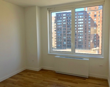 805 Columbus Avenue - Photo Thumbnail 3