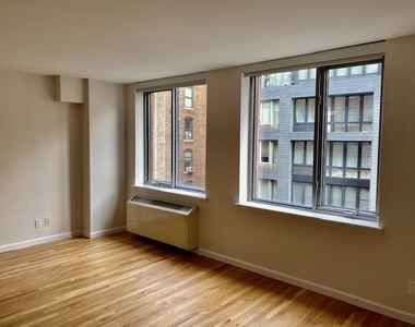 120 West 21st Street - Photo Thumbnail 6