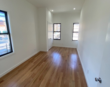 452 East New York Avenue - Photo Thumbnail 1