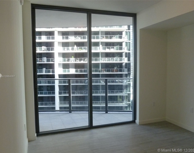 1000 Brickell Plz - Photo Thumbnail 5