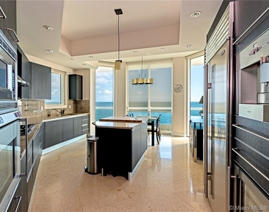 16047 Collins Ave - Photo Thumbnail 12