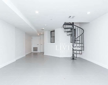 662 Park Place - Photo Thumbnail 8