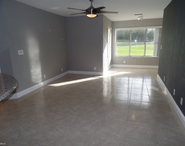 3350 Pinewalk Dr N Apt 1415 - Photo Thumbnail 12