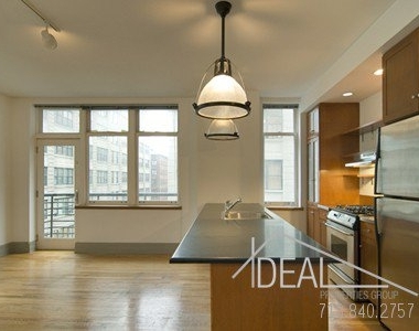 No Fee! Perfect 1BR Apartment for Rent in DUMBO! - Photo Thumbnail 2
