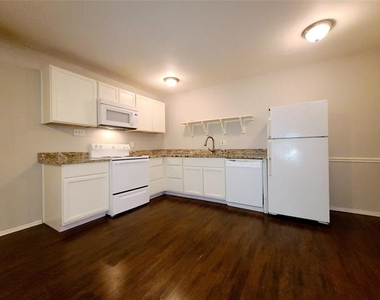 5722 Gaston Avenue - Photo Thumbnail 4