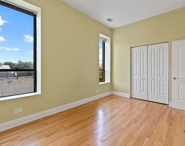 956 West Wrightwood Avenue - Photo Thumbnail 3