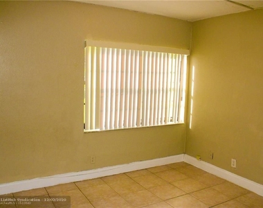 2608 Riverside Dr - Photo Thumbnail 17