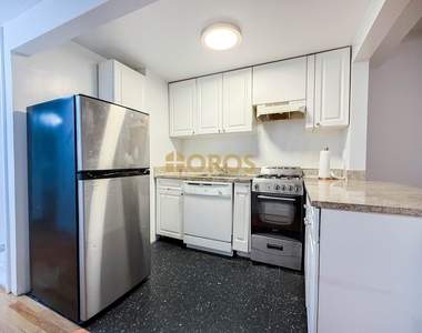 343 East 10th Street - Photo Thumbnail 3