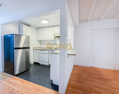 343 East 10th Street - Photo Thumbnail 2