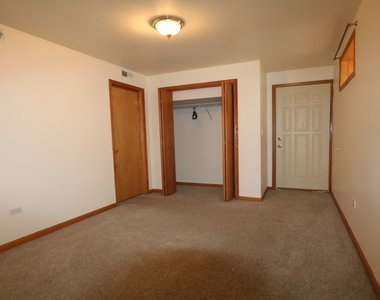 1086 North Marshfield Avenue - Photo Thumbnail 18